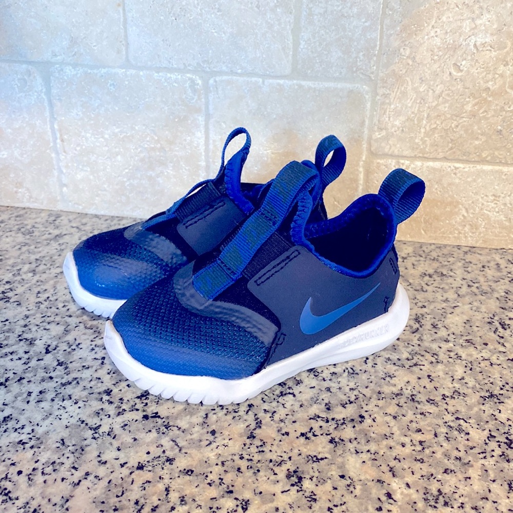 Toddler Nike Sneakers Size 6